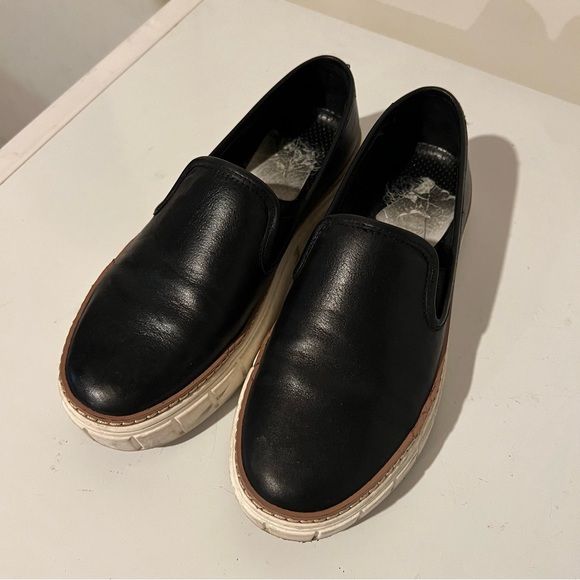 Vince Camuto womens slip-on shoes/sneakers, size 6M/36.5, leather, black - Picture 1 of 6